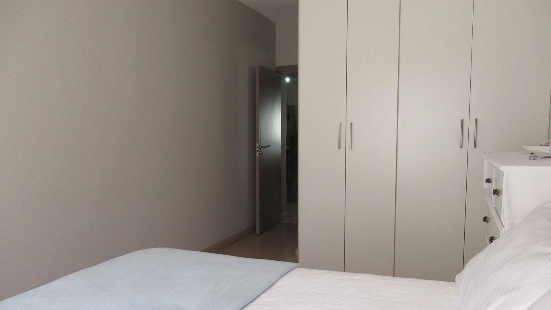 Main Bedroom - 18 square meters of property in Pine Slopes A.H.