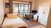 Bed Room 2 of property in Pine Slopes A.H.