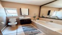 Bathroom 2 of property in Pine Slopes A.H.