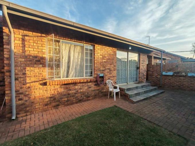 3 Bedroom Simplex for Sale For Sale in Eldoraigne - MR719008