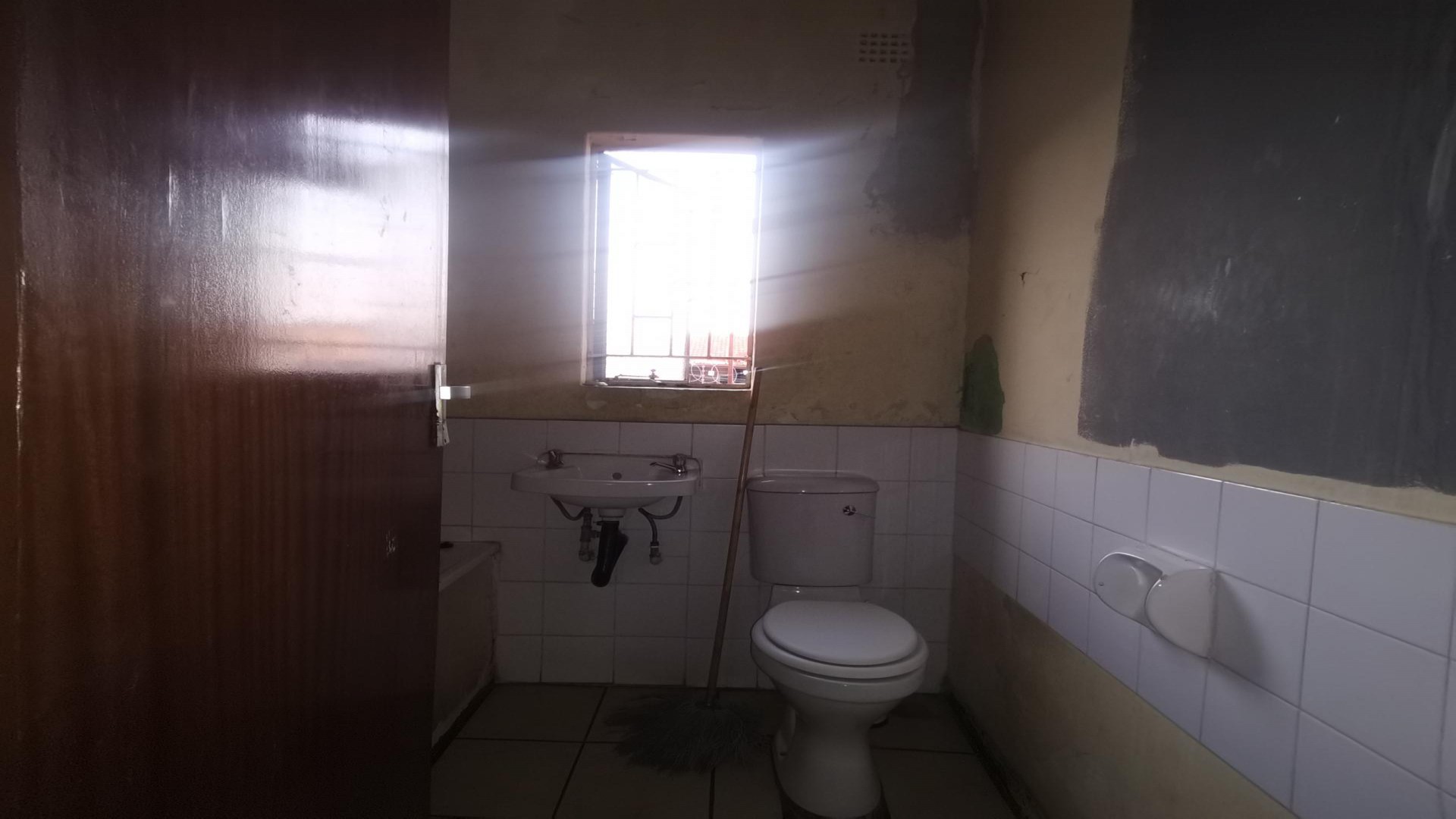 Bathroom 1 of property in Vanderbijlpark