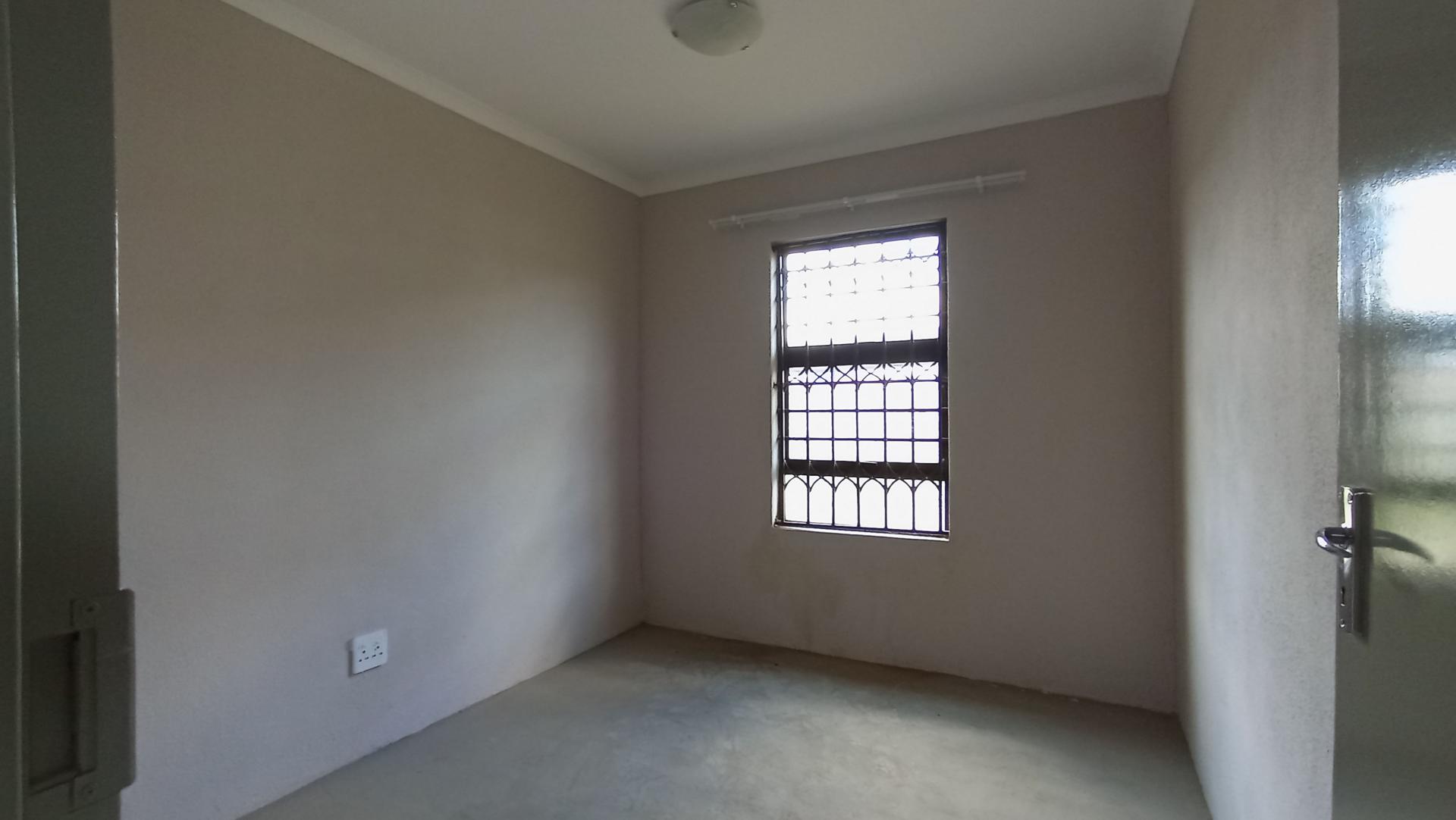 Bed Room 2 - 11 square meters of property in Soshanguve East