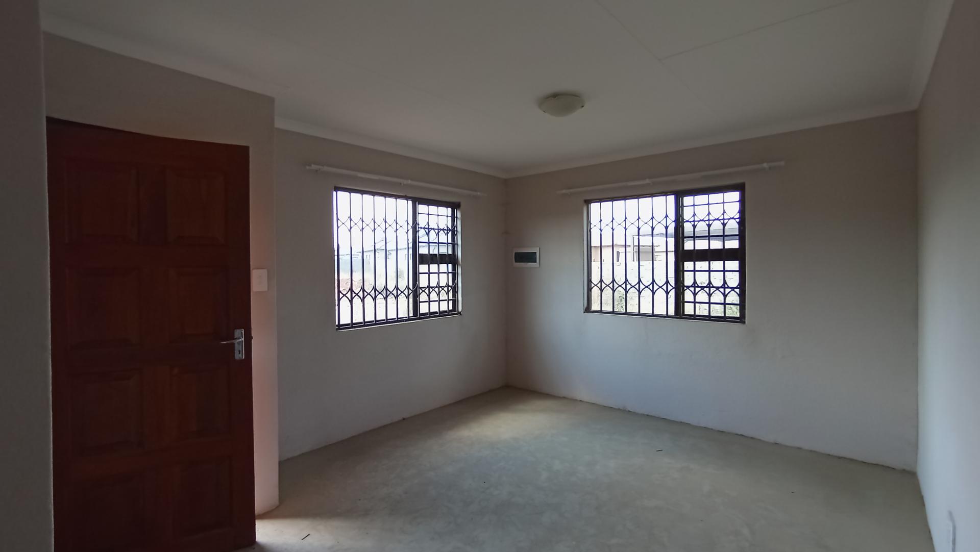 Lounges - 16 square meters of property in Soshanguve East