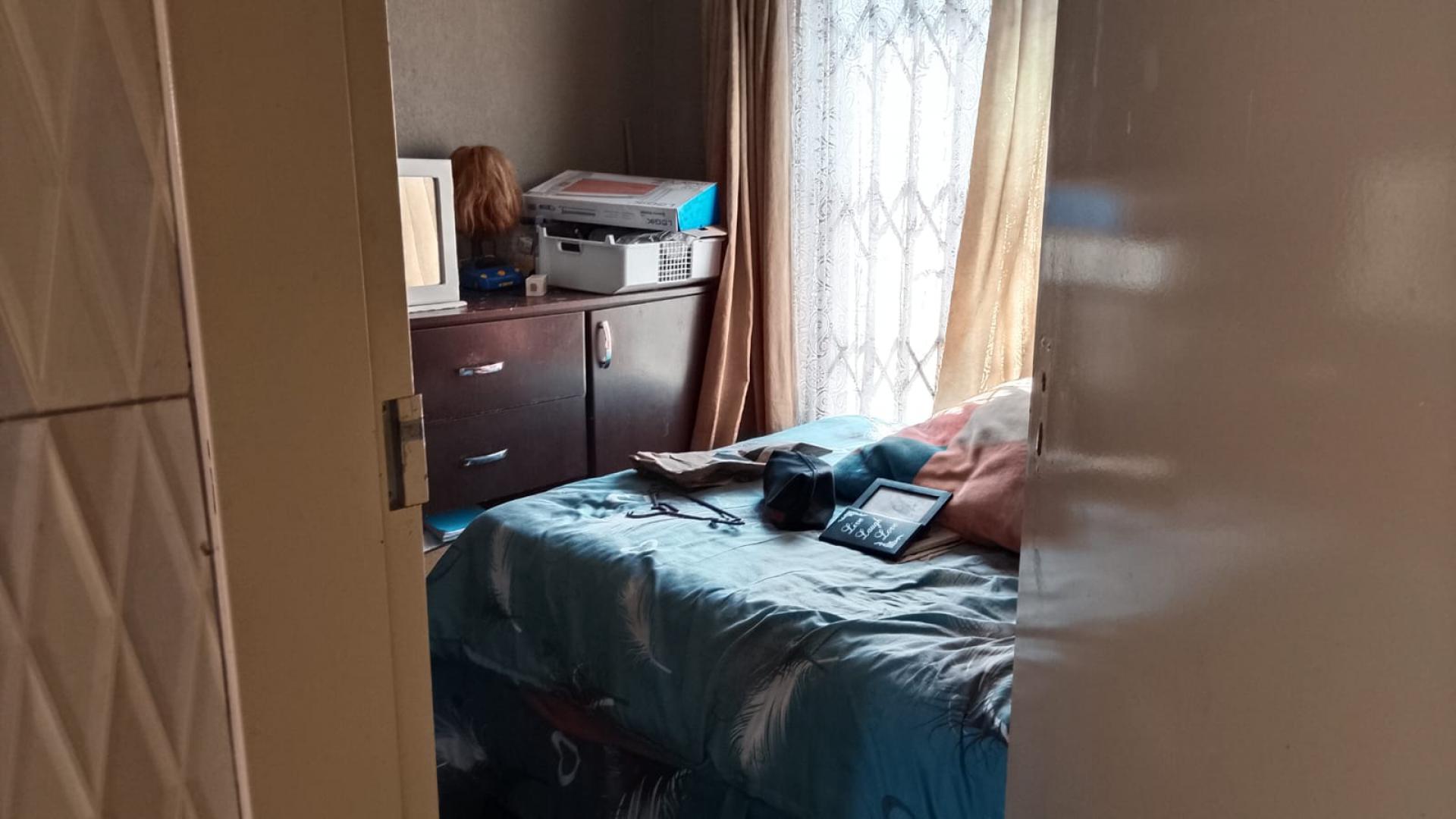 Bed Room 1 of property in Soshanguve East