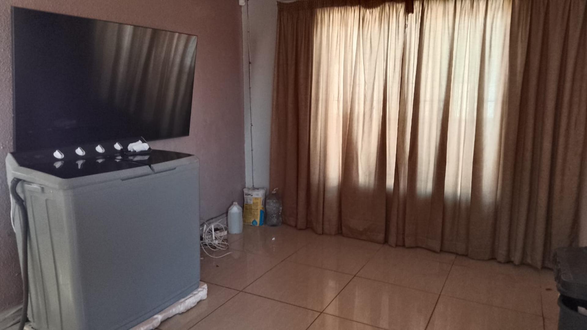 Lounges of property in Soshanguve East
