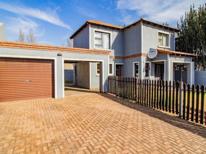 3 Bedroom Cluster for Sale For Sale in Alberton - MR719088