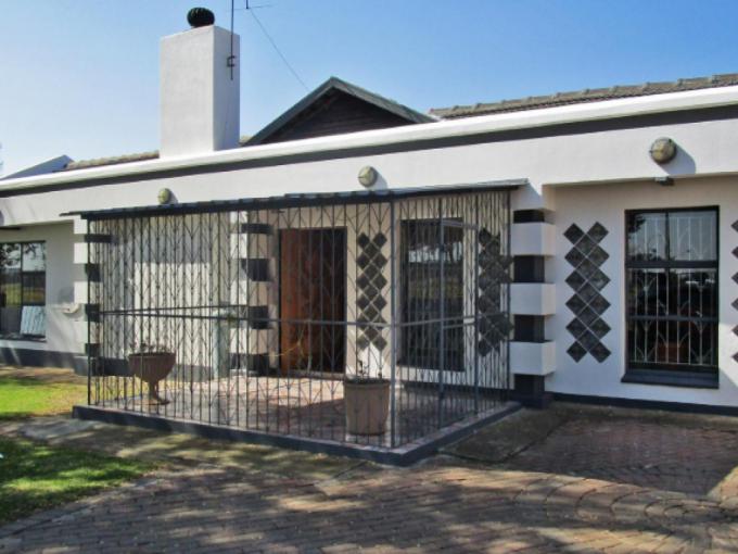 5 Bedroom House for Sale For Sale in Mackenzie Park - MR719104