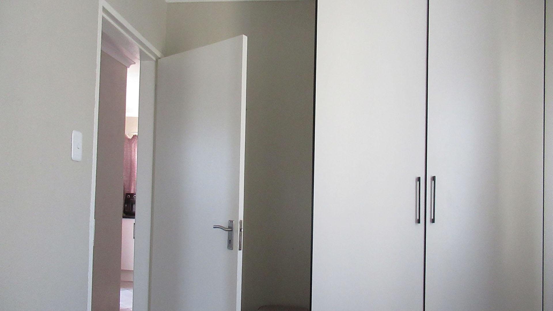 Bed Room 1 - 9 square meters of property in Wilfordon