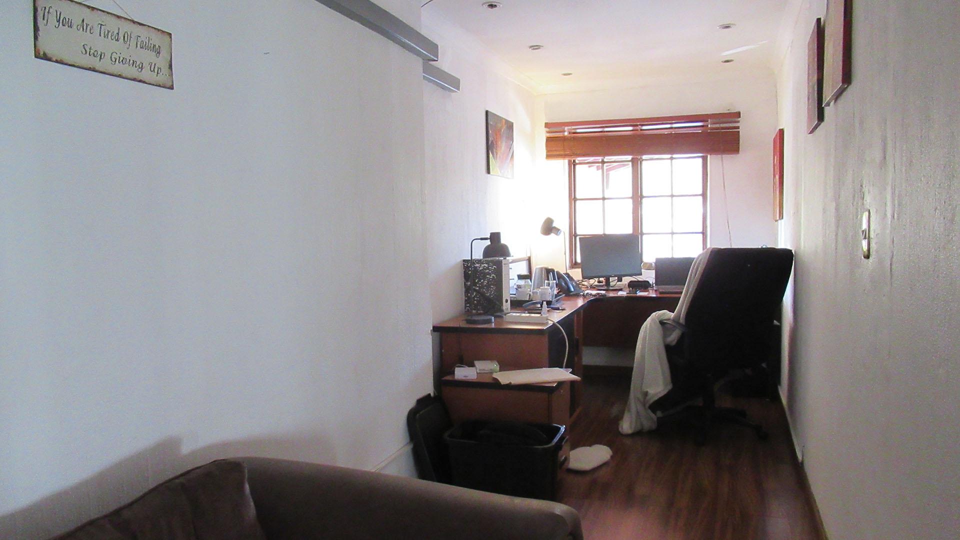 Study - 13 square meters of property in Paulshof