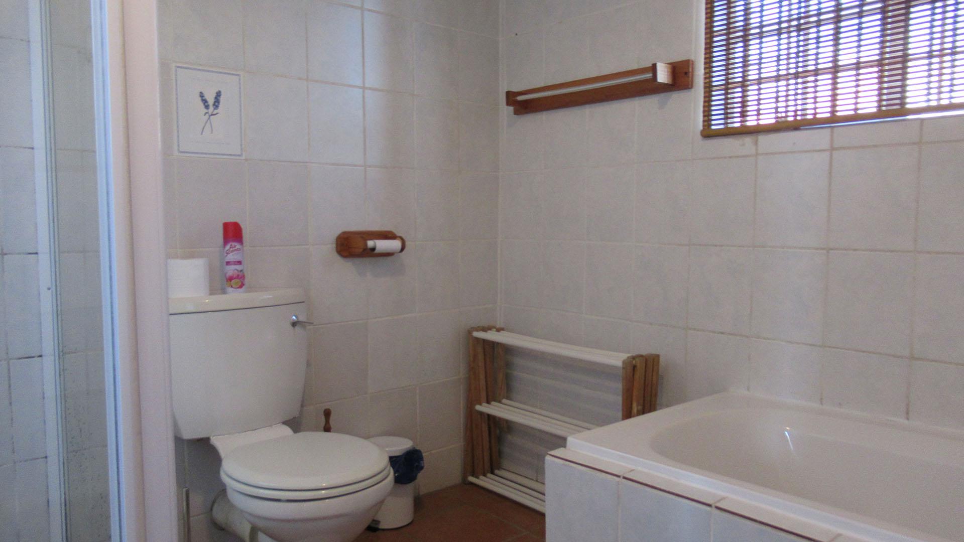 Bathroom 3+ - 7 square meters of property in Paulshof
