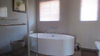 Main Bathroom - 11 square meters of property in Paulshof