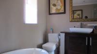 Main Bathroom - 11 square meters of property in Paulshof
