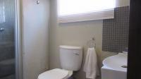 Bathroom 2 - 5 square meters of property in Paulshof