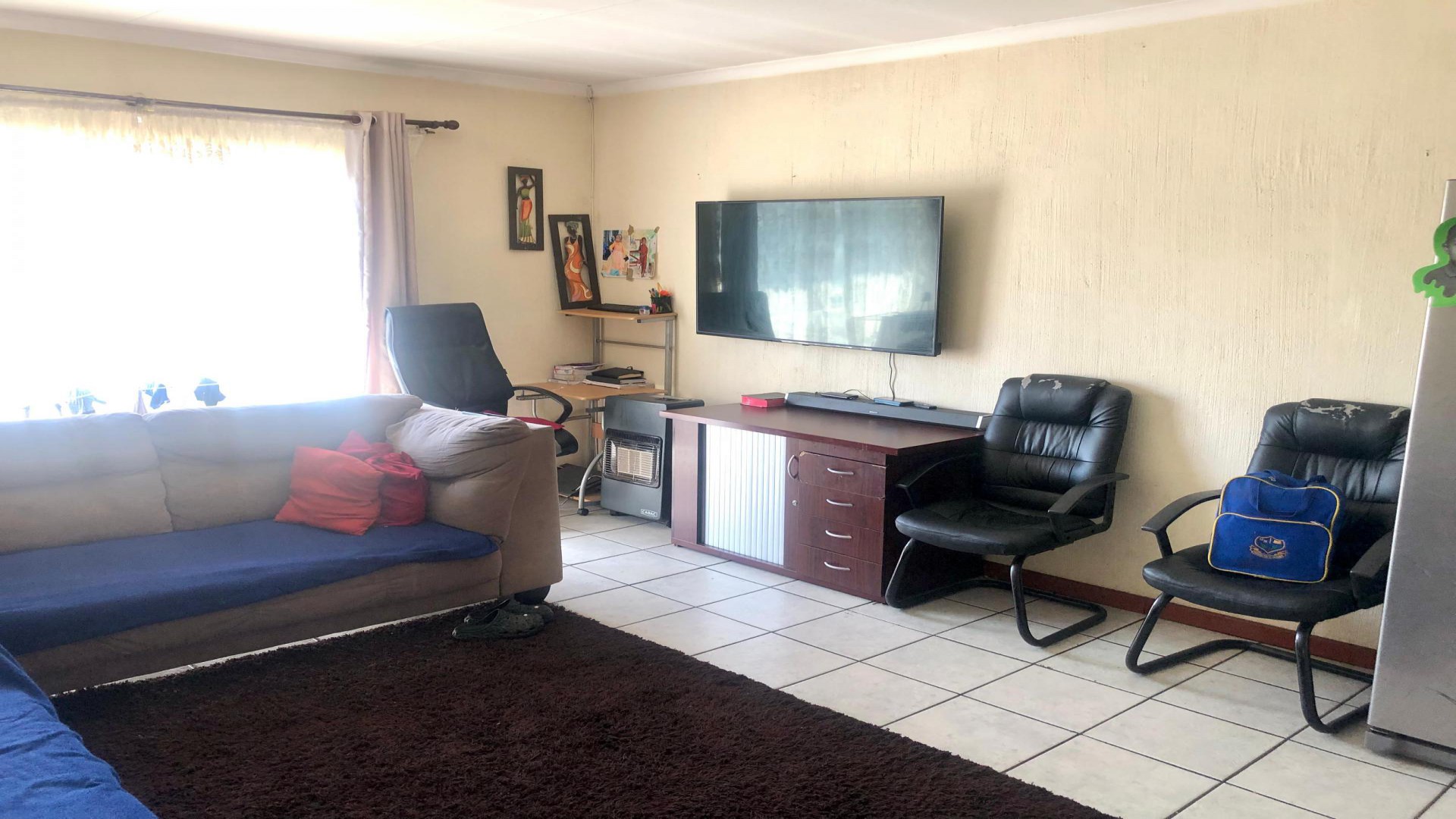 Lounges of property in Comet