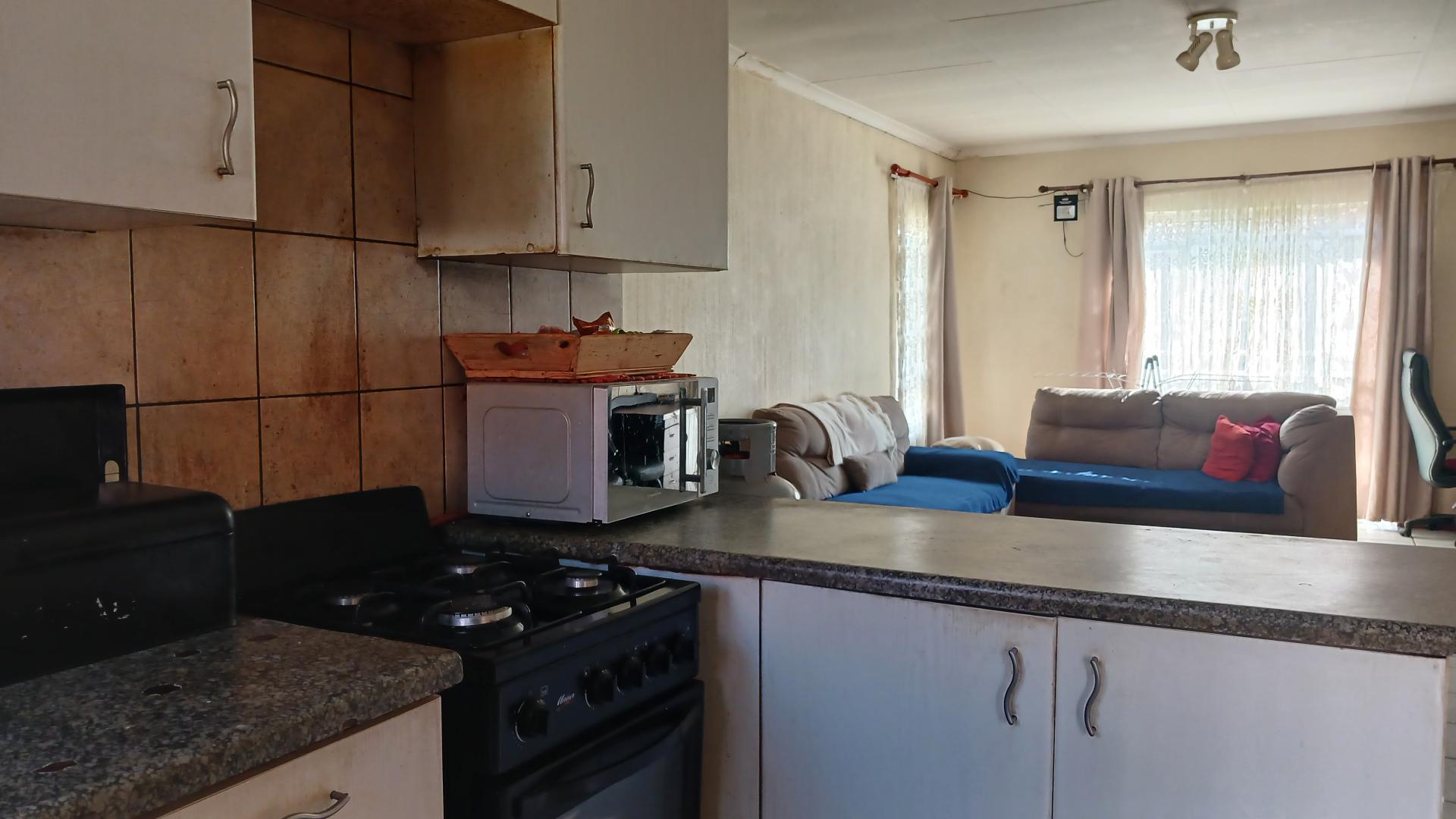Kitchen - 9 square meters of property in Comet