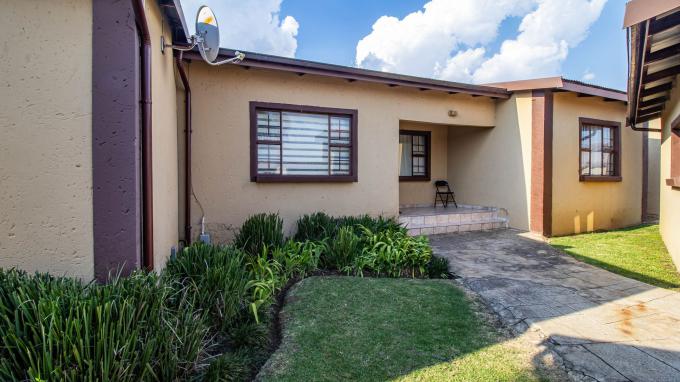 4 Bedroom House for Sale For Sale in Mulbarton - MR719160