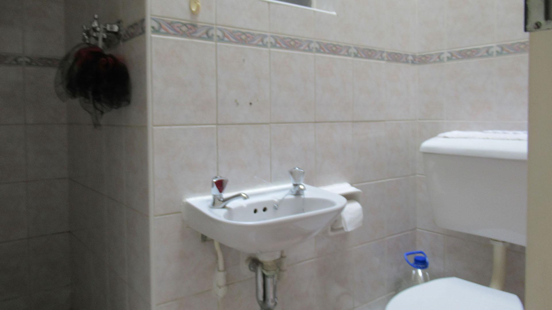 Bathroom 1 - 4 square meters of property in The Hill