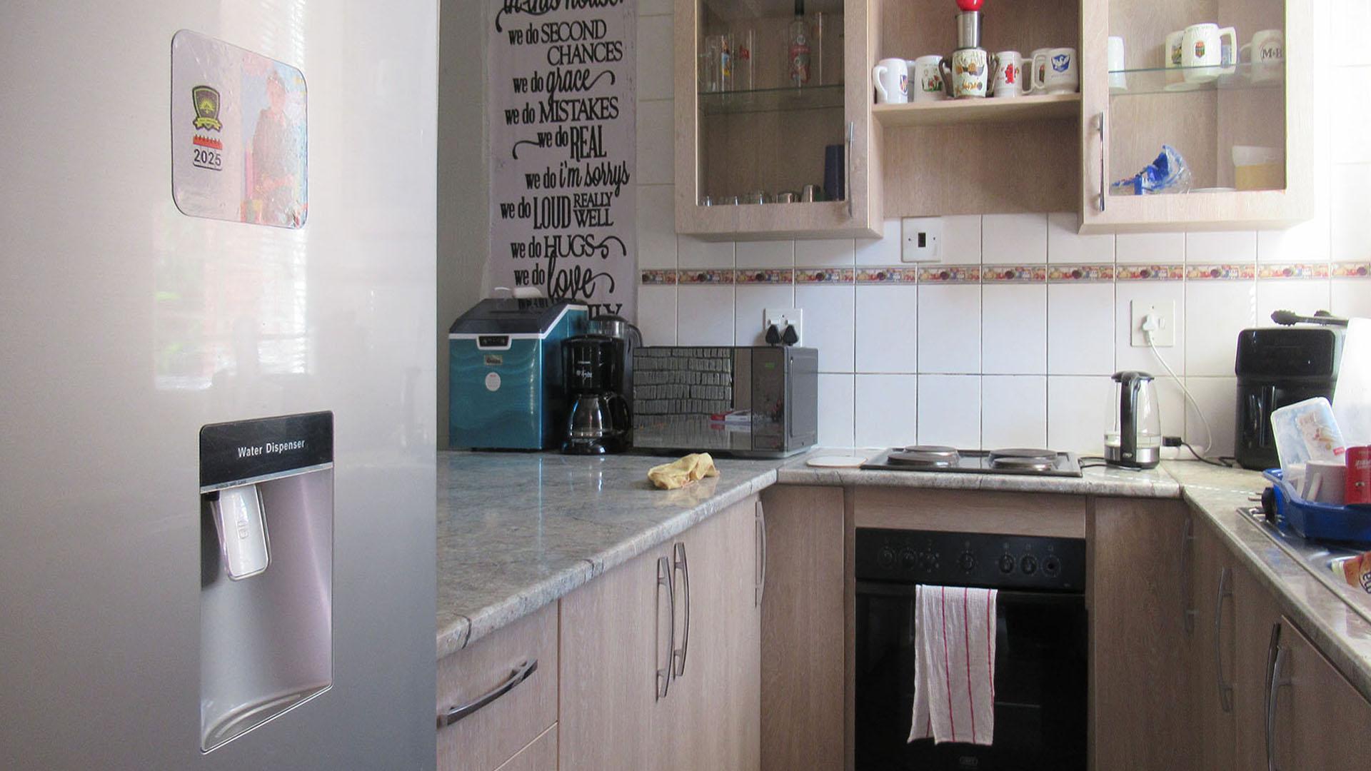 Kitchen - 8 square meters of property in The Hill