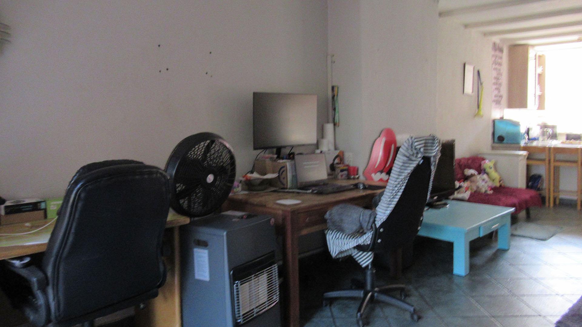 Lounges - 40 square meters of property in The Hill
