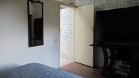Bed Room 1 - 15 square meters of property in The Hill