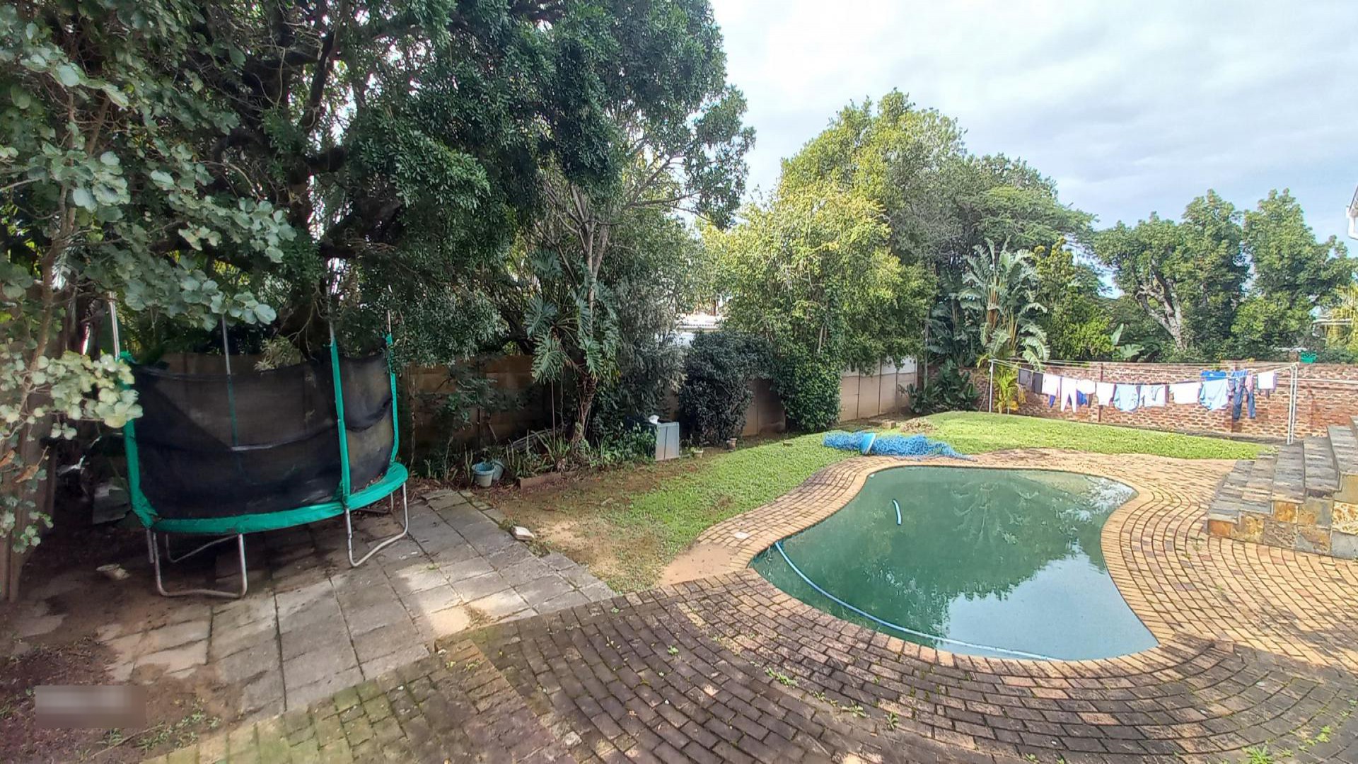 Swimming Pool of property in Beacon Bay