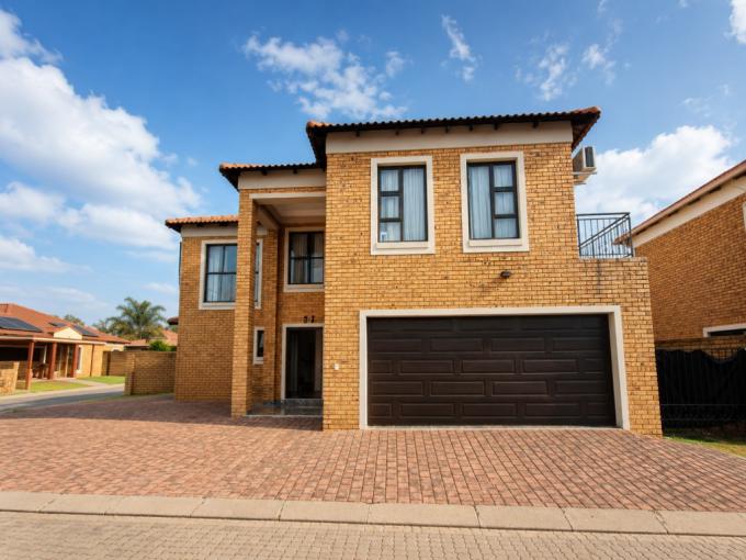 3 Bedroom Simplex for Sale For Sale in Newmarket Park - MR719215