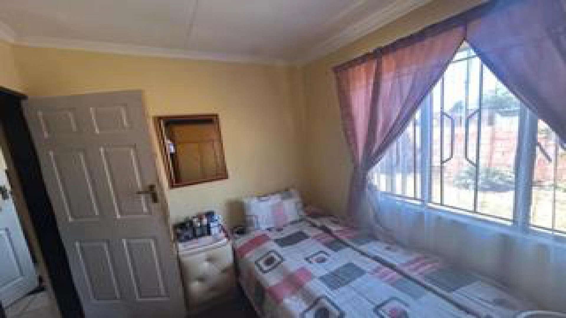 Bed Room 1 of property in Evaton Small Farms