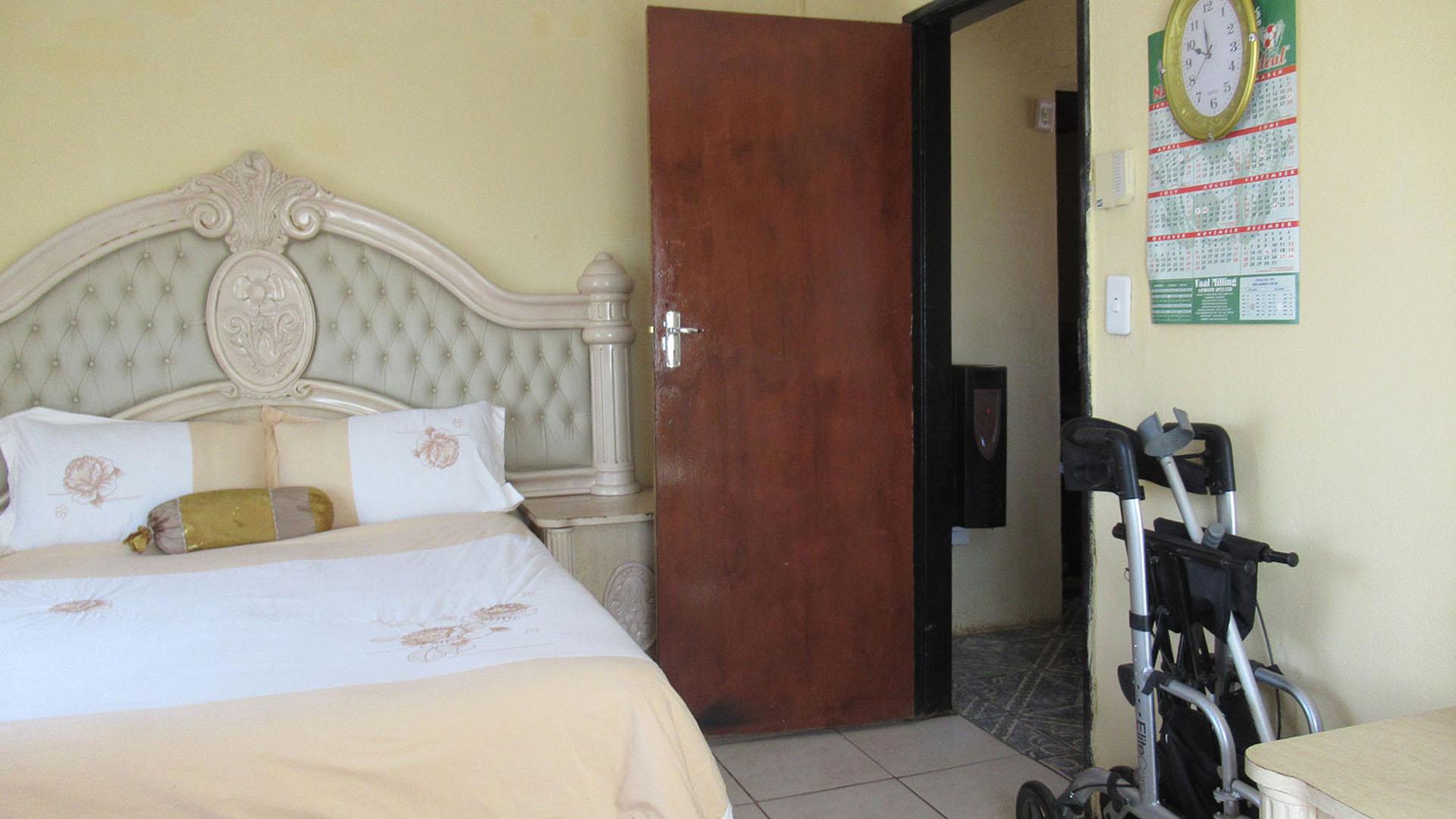 Bed Room 1 - 17 square meters of property in Evaton Small Farms
