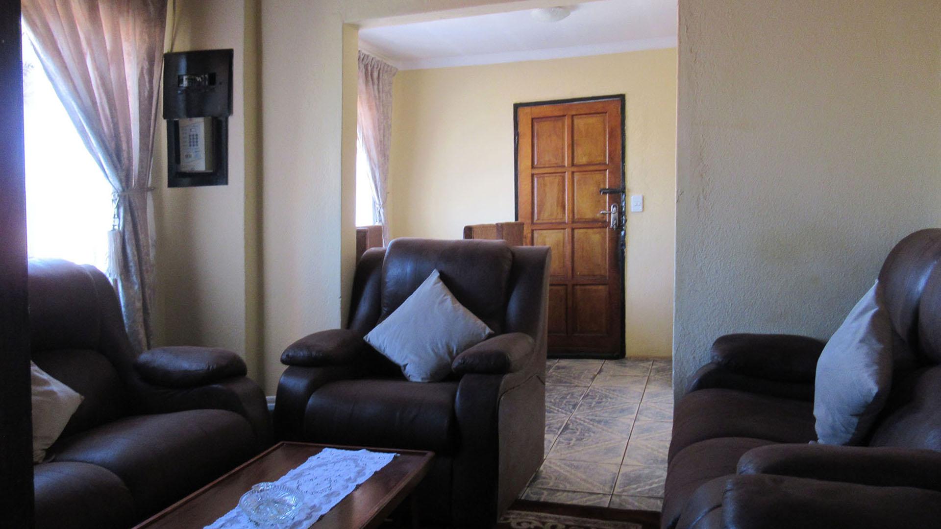 Lounges - 12 square meters of property in Evaton Small Farms