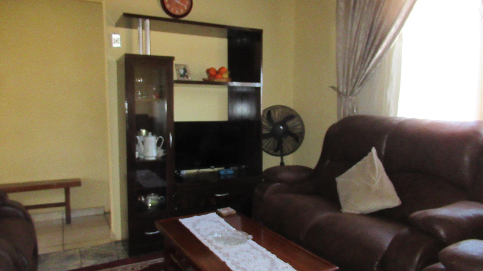Lounges - 12 square meters of property in Evaton Small Farms