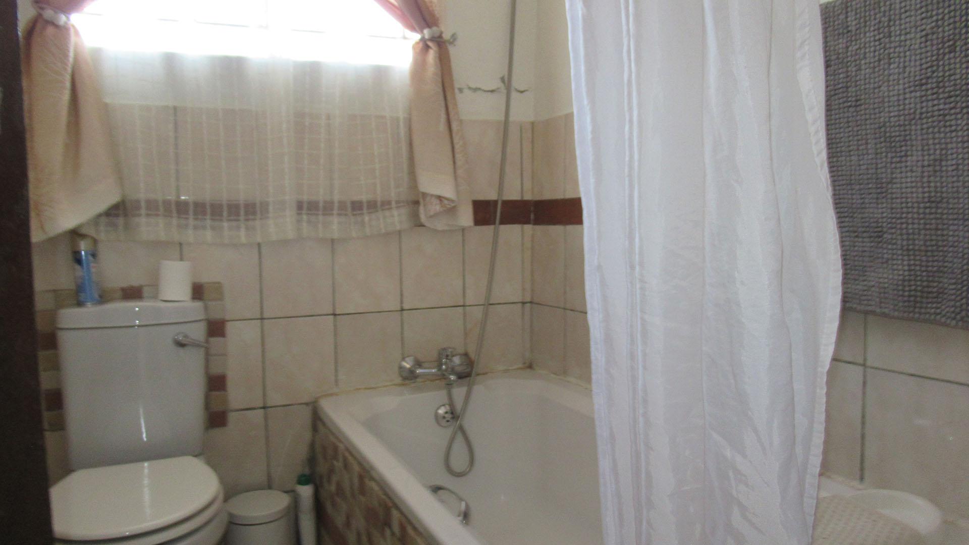 Bathroom 1 - 5 square meters of property in Evaton Small Farms