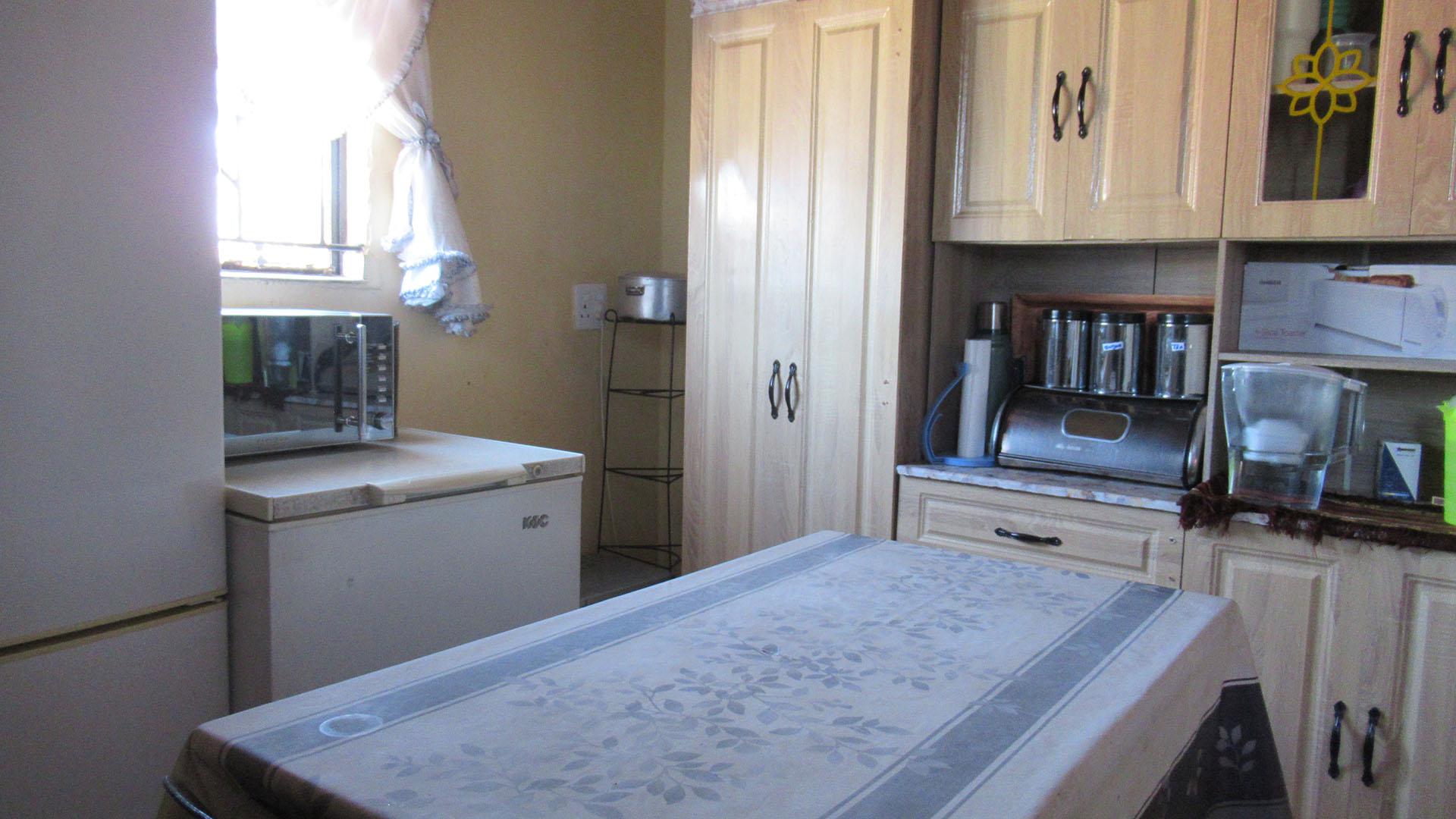 Kitchen - 11 square meters of property in Evaton Small Farms