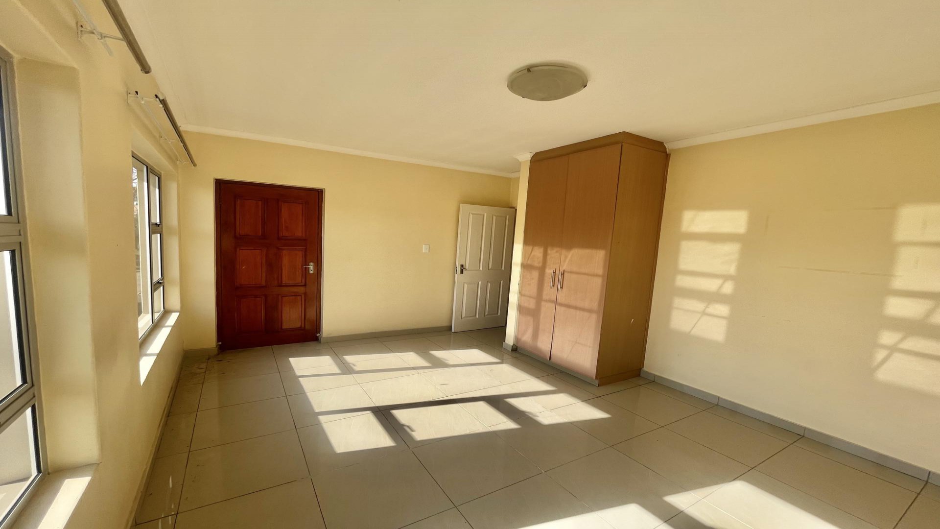 Bed Room 1 of property in Avoca