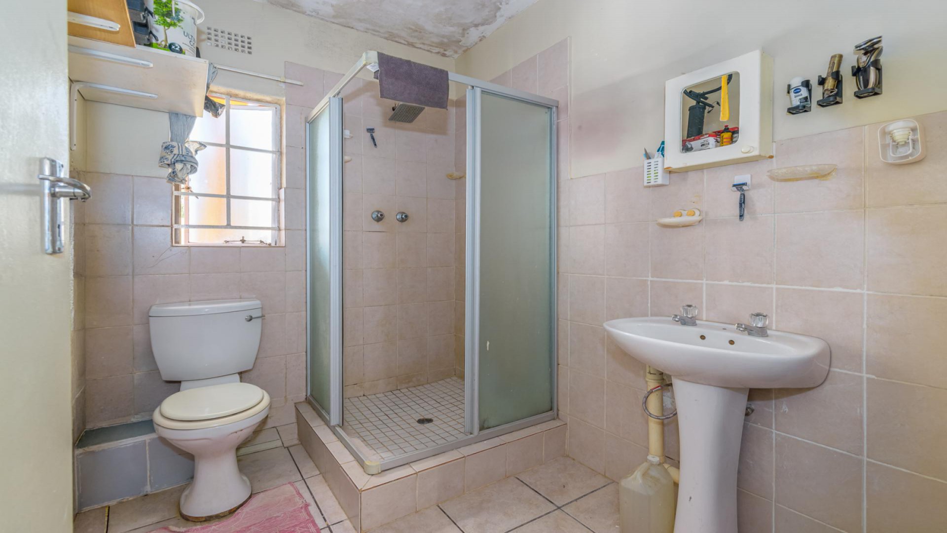 Bathroom 1 of property in Sundowner