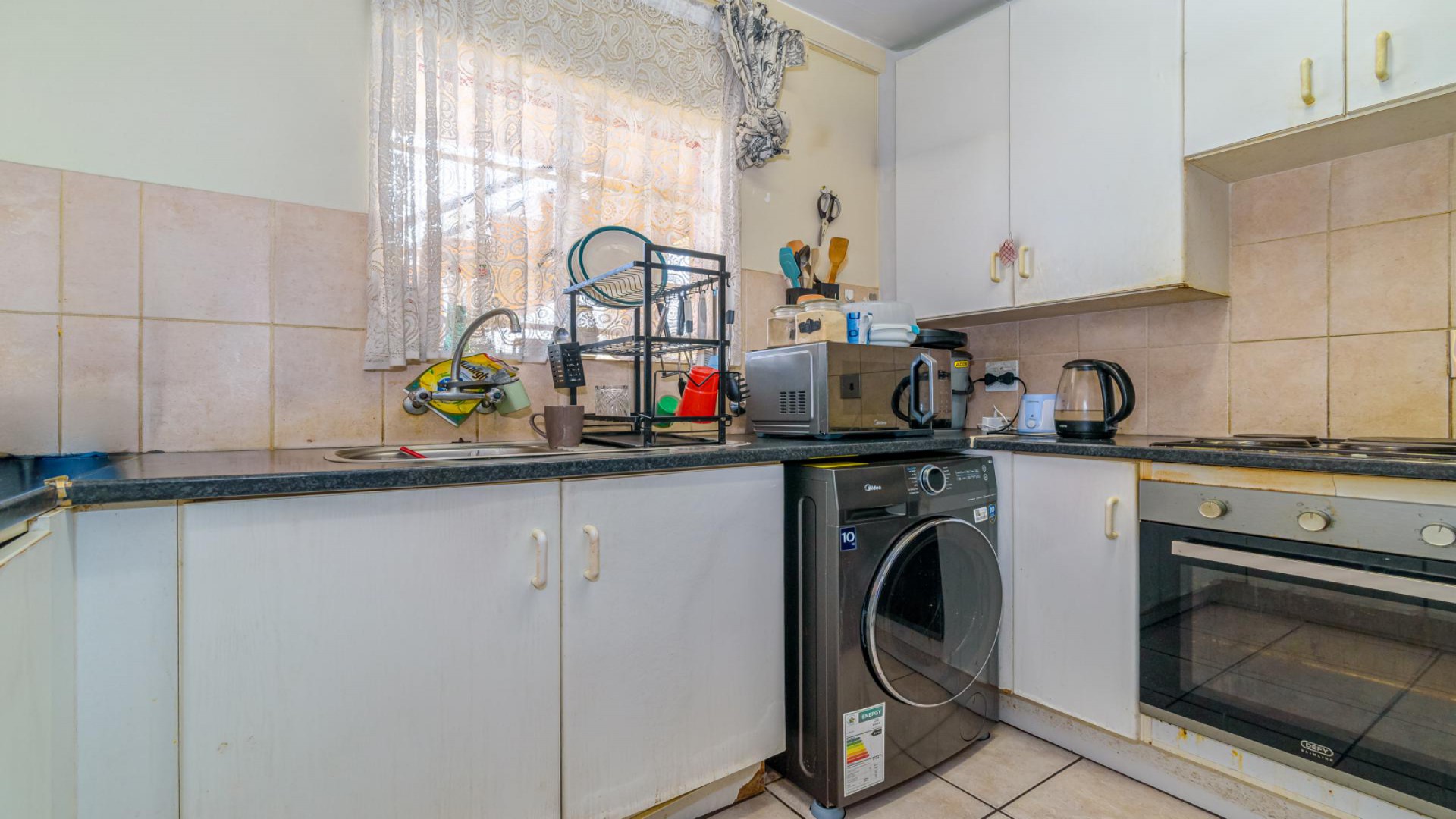 Kitchen of property in Sundowner