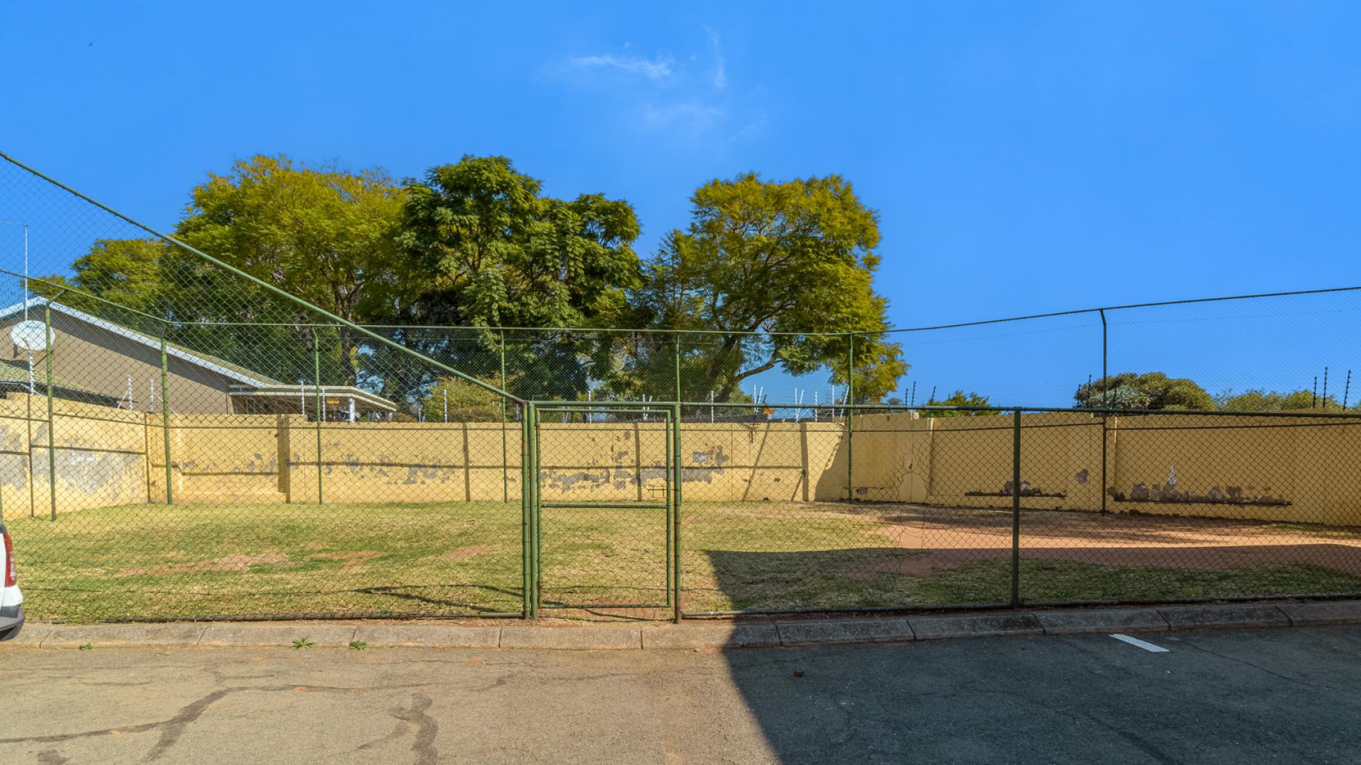 Spaces of property in Sundowner