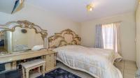 Bed Room 1 of property in Sundowner