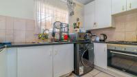 Kitchen of property in Sundowner