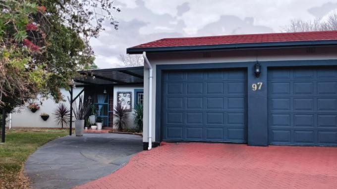 4 Bedroom House for Sale For Sale in Newcastle - MR719274