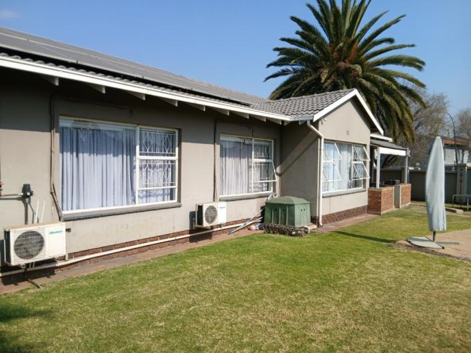4 Bedroom House for Sale For Sale in Verwoerdpark - MR719276