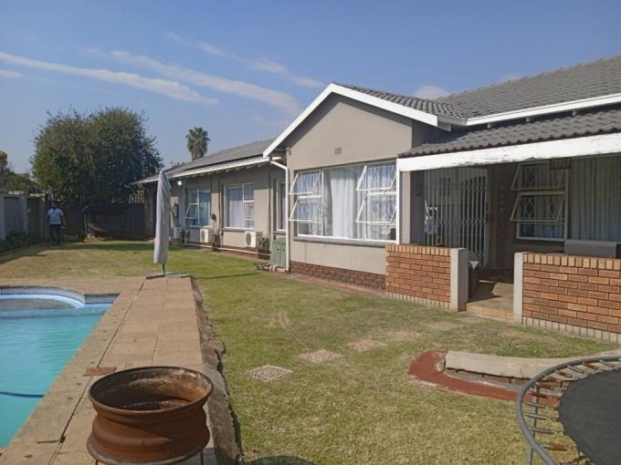 4 Bedroom House for Sale For Sale in Verwoerdpark - MR719288