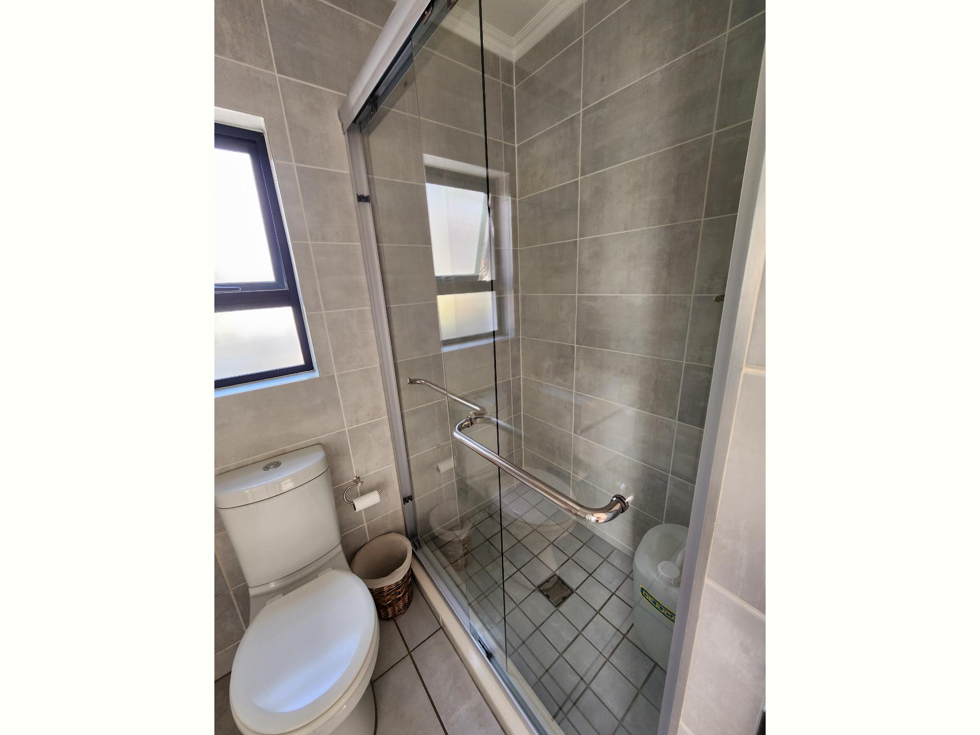  of property in Crowthorne AH