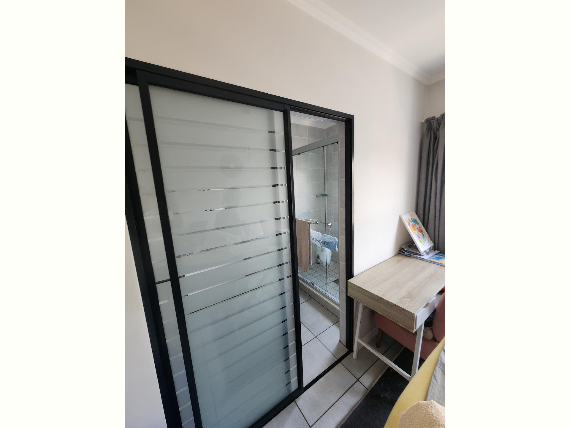  of property in Crowthorne AH