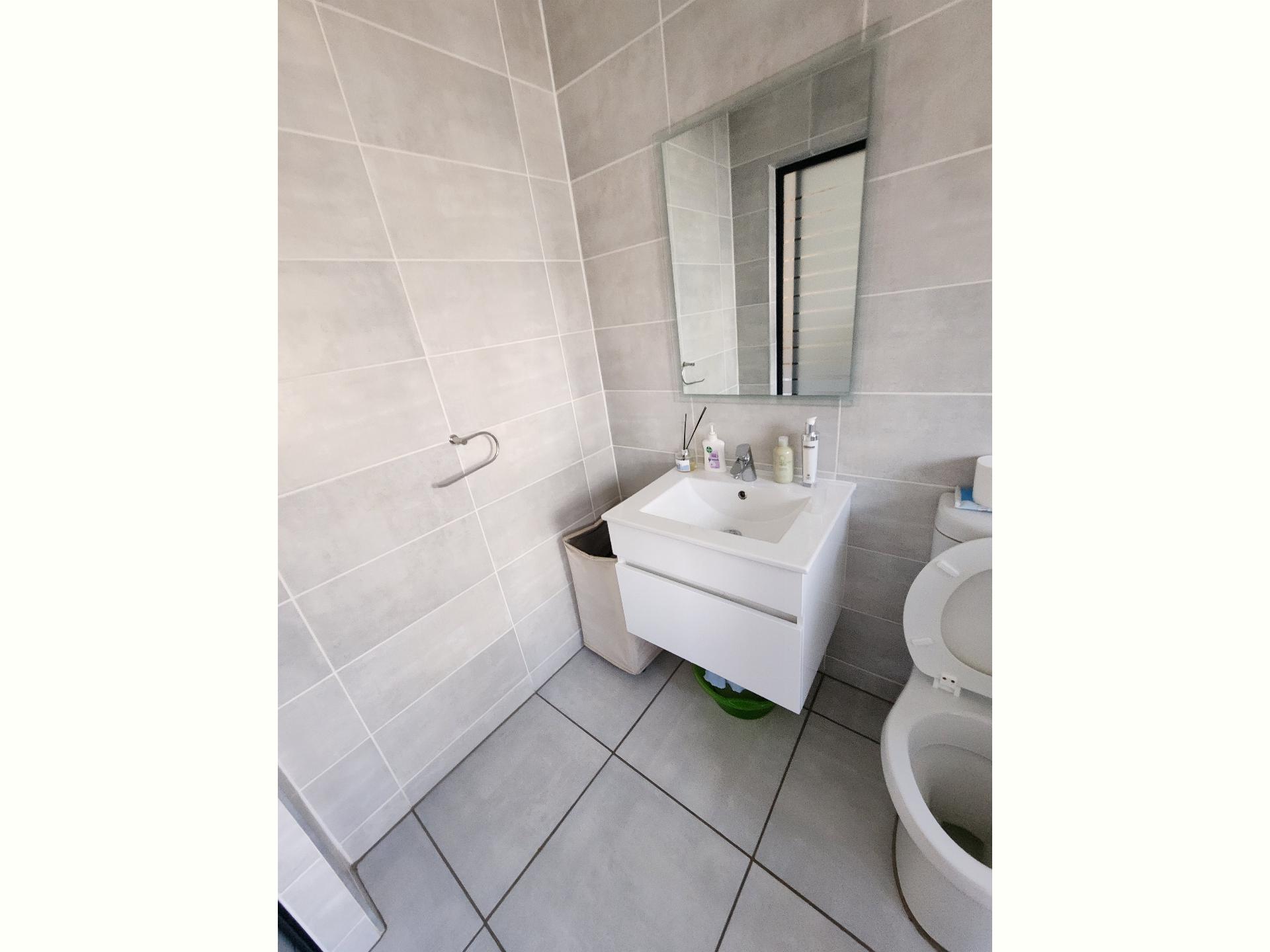  of property in Crowthorne AH