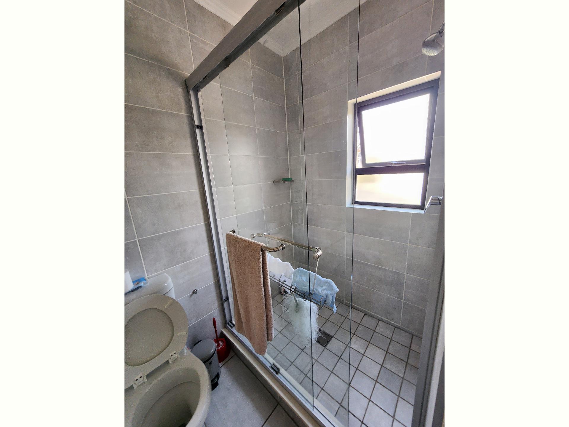  of property in Crowthorne AH
