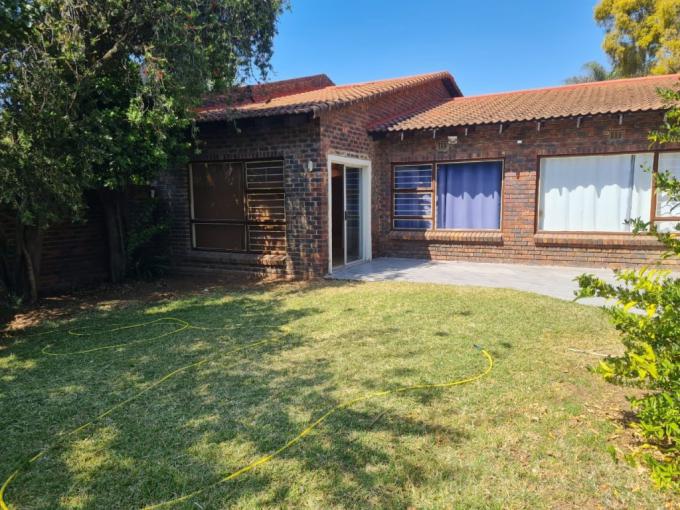 3 Bedroom Simplex for Sale For Sale in Fourways - MR719302