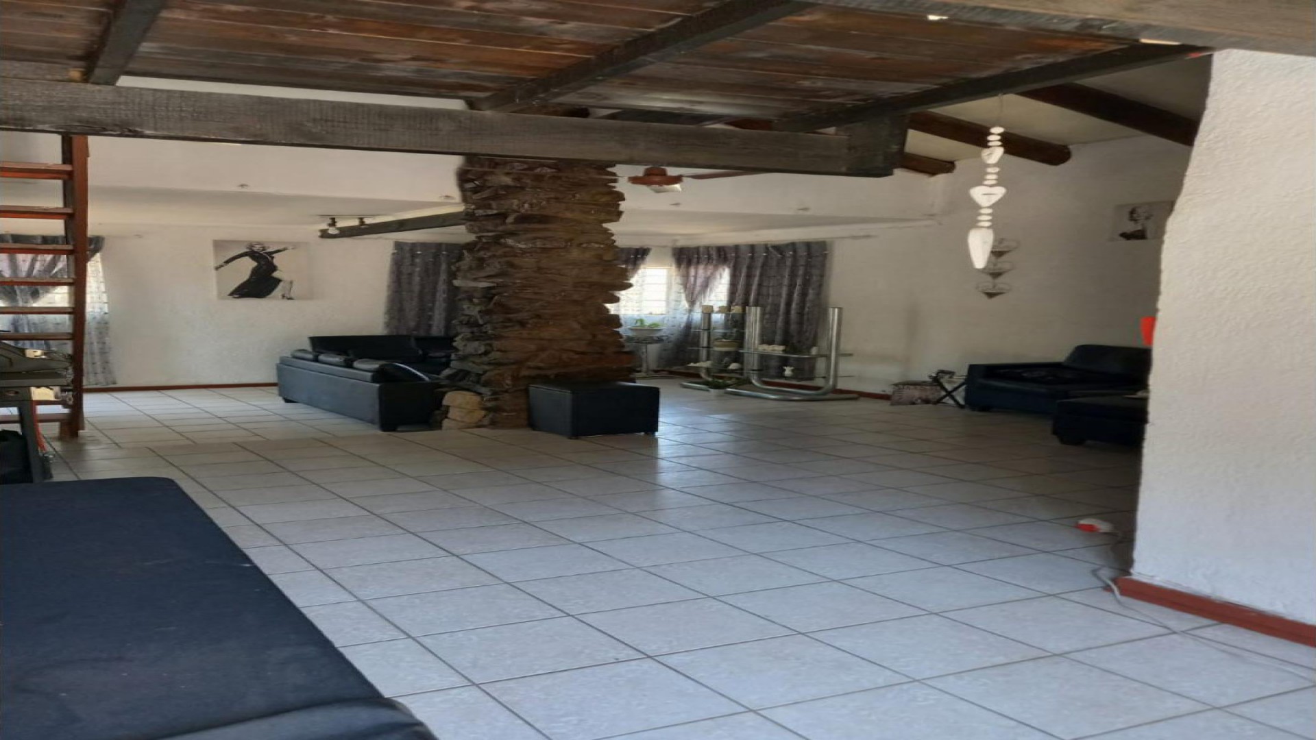 Lounges of property in President Park A.H.