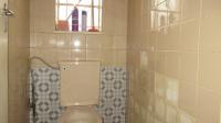 Bathroom 2 - 2 square meters of property in South Hills
