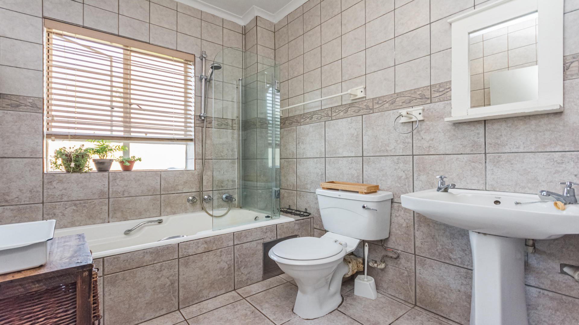Bathroom 1 of property in Hennopspark