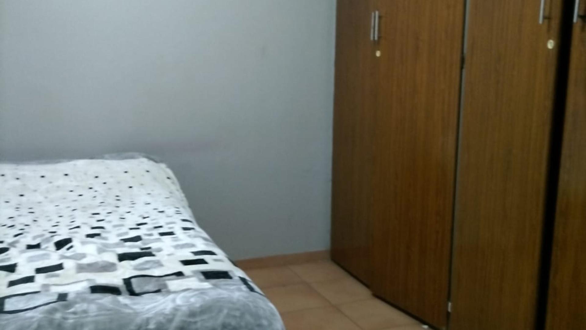 Bed Room 1 of property in Silverton